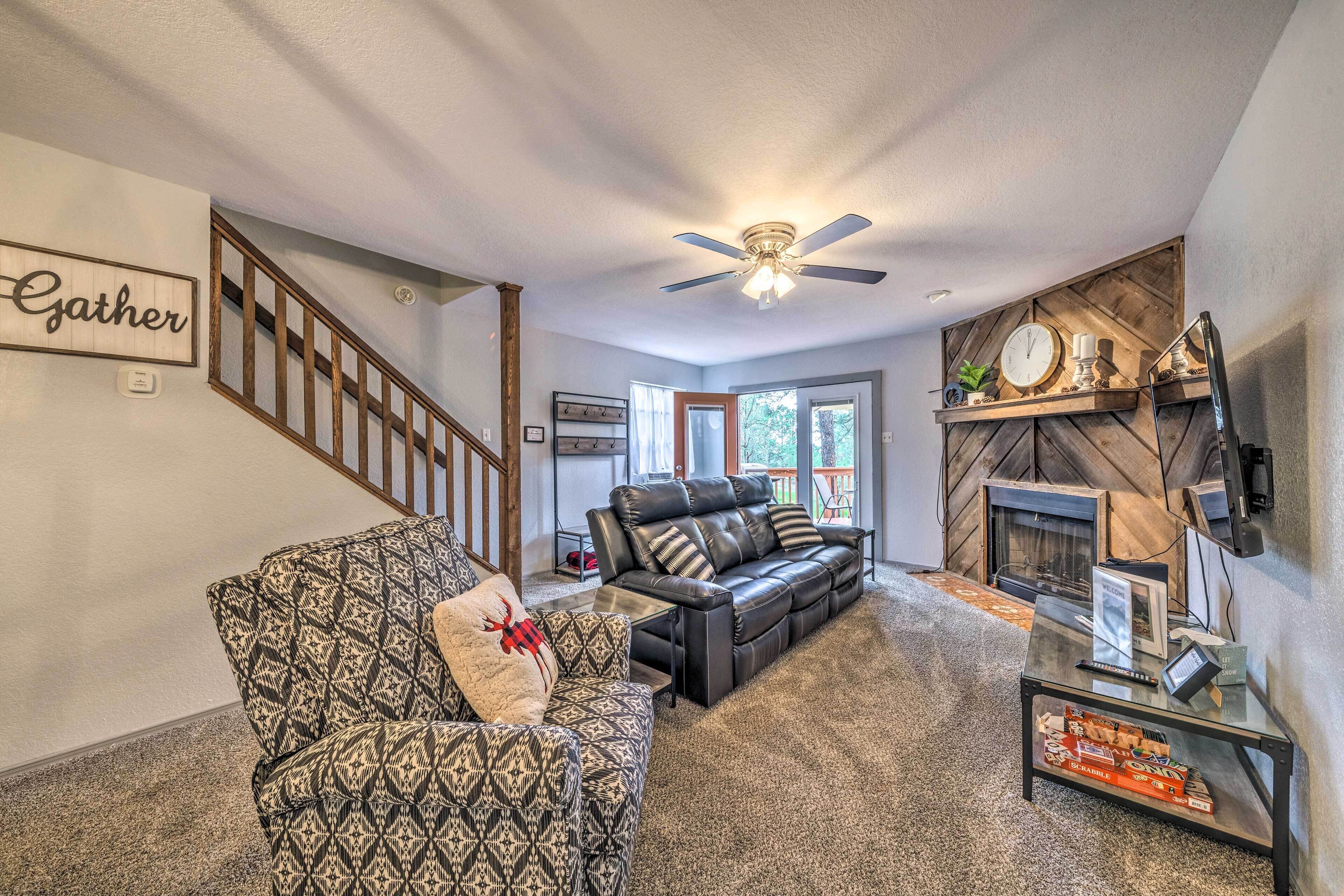 아파트 (2 Bedrooms) | 거실 공간 | TV