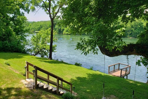 'riverside Hide-a-way' w/ Fire Pit, Fishing, BBQ