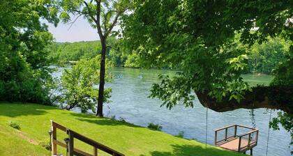 'riverside Hide-a-way' w/ Fire Pit, Fishing, BBQ