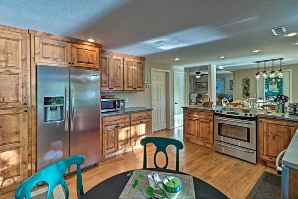 House (3 Bedrooms) | Interior