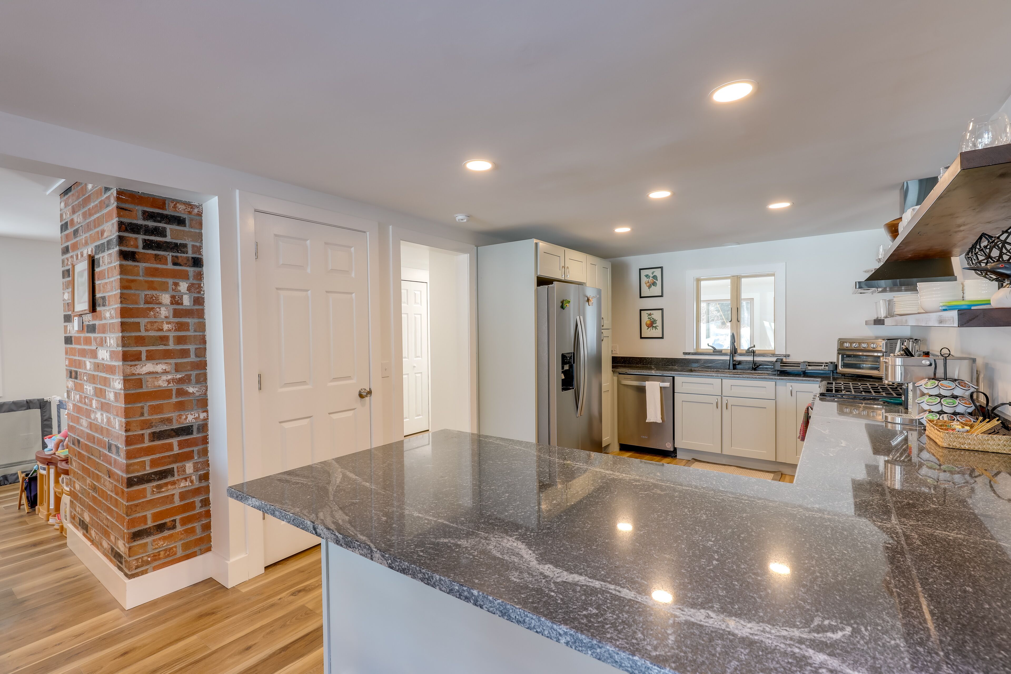 Stunning Sunapee Lake Getaway w/ Hot Tub!