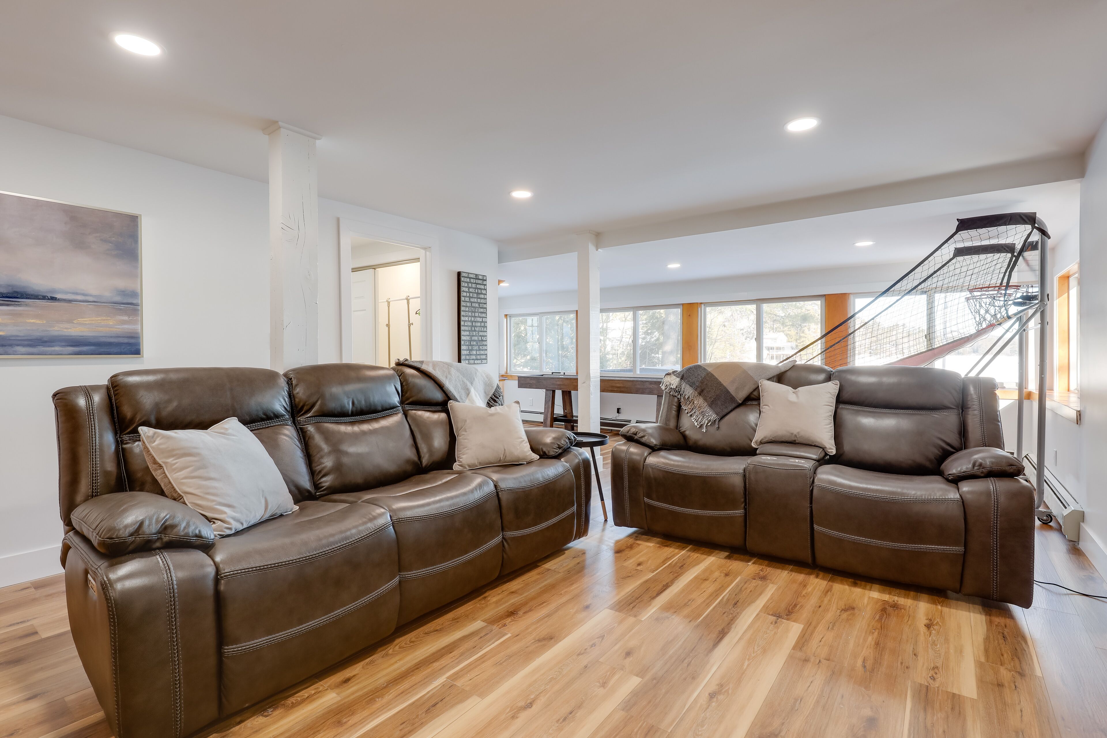 Stunning Sunapee Lake Getaway w/ Hot Tub!