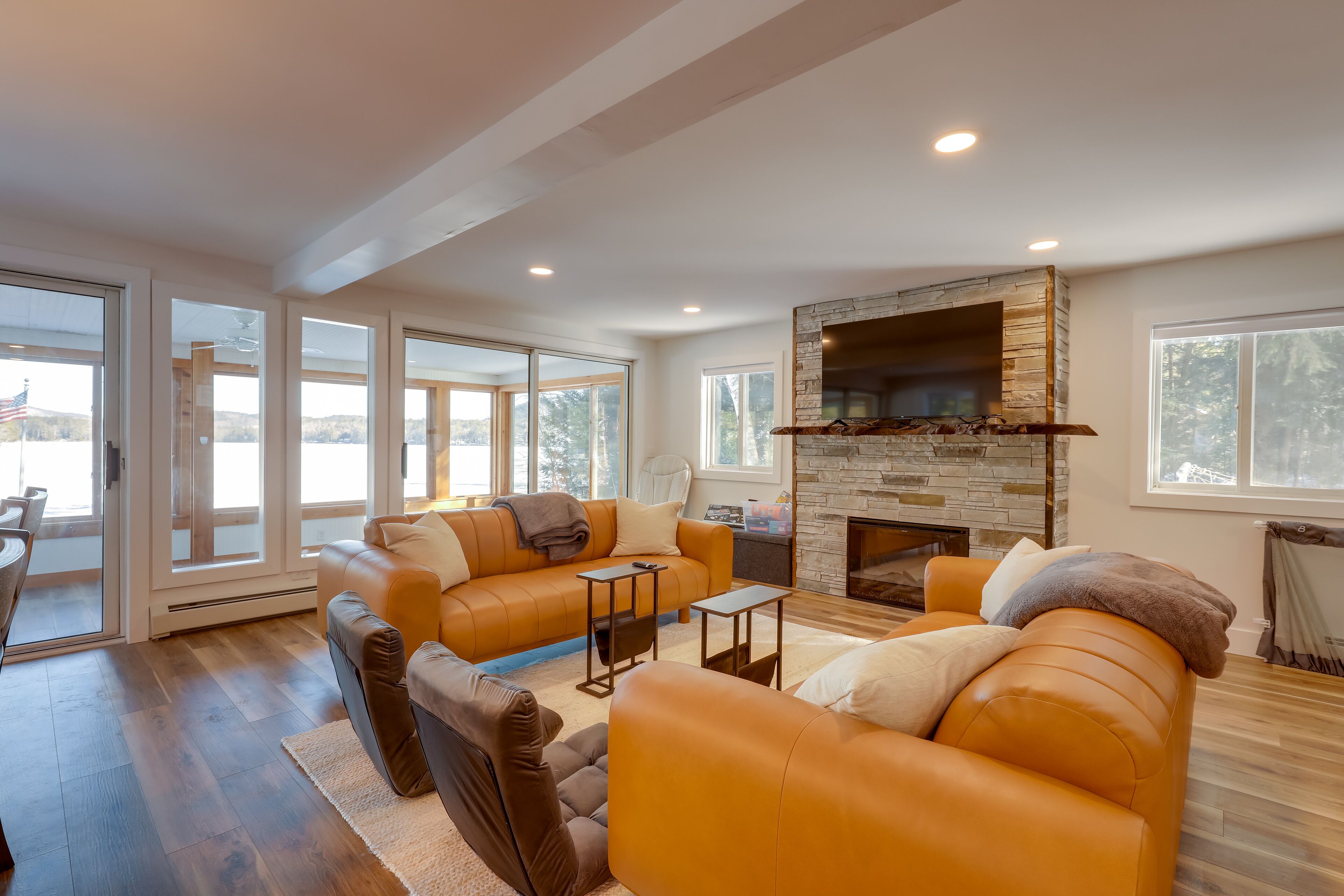 Stunning Sunapee Lake Getaway w/ Hot Tub!