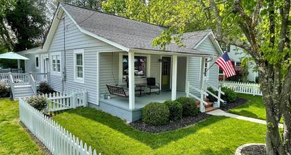 Private Yard & Water Views: Cozy Urbanna Cottage