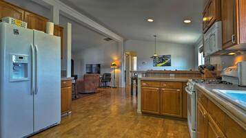 House (3 Bedrooms) | Interior