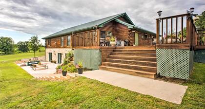 Rustic Keosauqua Gem: Fire Pit & Lake Sugema Views