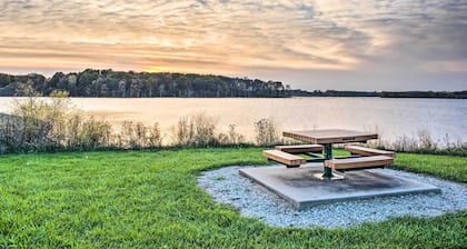 Rustic Keosauqua Gem: Fire Pit & Lake Sugema Views