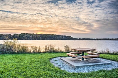 Rustic Keosauqua Gem: Fire Pit & Lake Sugema Views