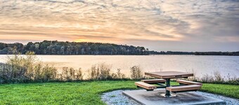 Rustic Keosauqua Gem: Fire Pit & Lake Sugema Views