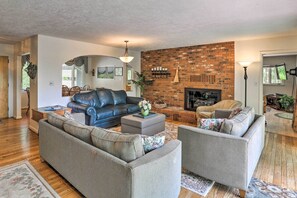Interior - Stunning Fletcher Home: Hot Tub + Fire Pit! (Fletcher)