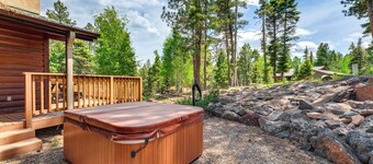 Stylish, Serene Angel Fire Cabin w/ Hot Tub!
