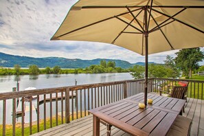 House (2 Bedrooms) | Interior - Waterfront Cabin w/ 2 Boat Docks & Mtn Views! (St. Maries)