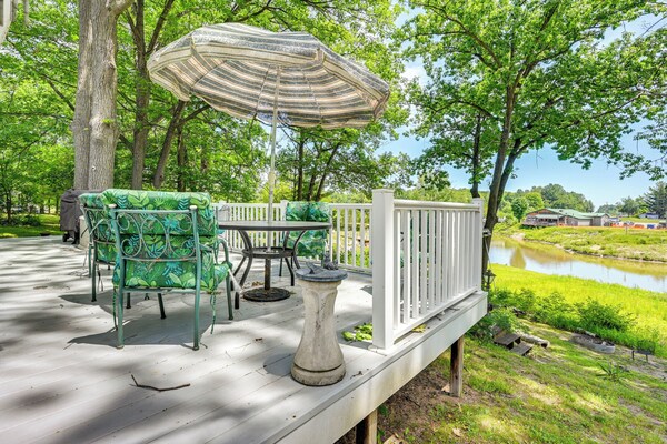 Waterfront Gladwin Home W/ Deck + Fire Pit! - Beaverton, MI