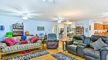 House (3 Bedrooms) | Interior