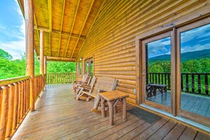 Interior - Home Theater, Game Room, Hot Tub: Gatlinburg Base (Gatlinburg)