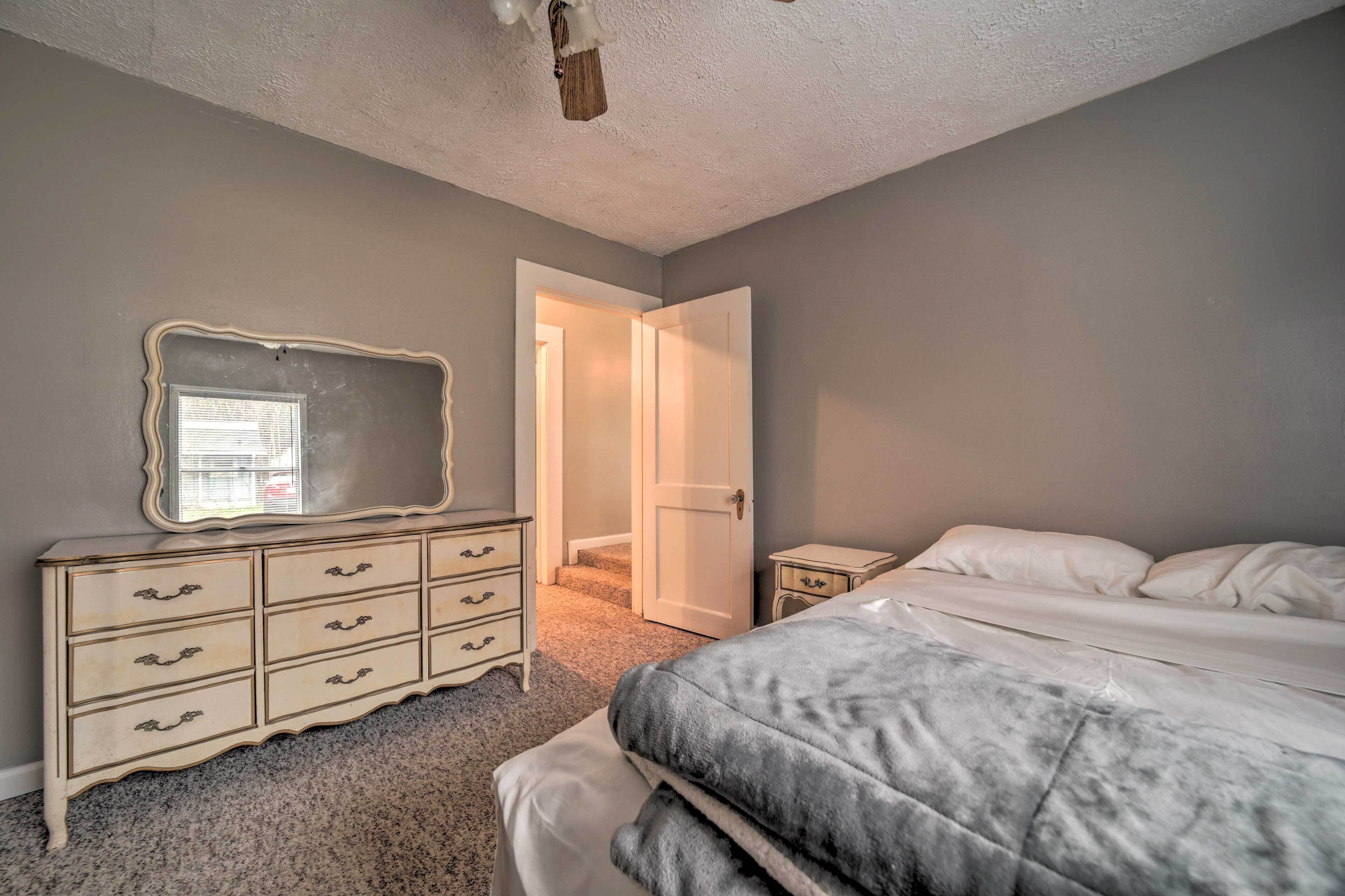 House (2 Bedrooms) | 2 bedrooms, iron/ironing board, bed sheets