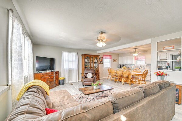 House (3 Bedrooms) | Interior