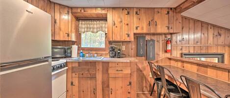 House (2 Bedrooms) | Interior