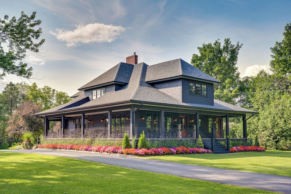 Upscale Arts + Crafts Bungalow w/ Yard, Pool!