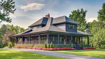 Rumah (3 Bedrooms) | Bagian depan properti