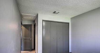 West San Antonio Home w/ Yard: 16 Mi to Dtwn!