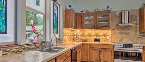 House (4 Bedrooms) | Interior