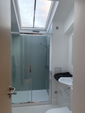 Classic Room | Bathroom - Stag & Thistle Hotel and Restaurant (Fraserburgh)