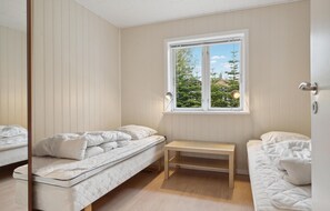4 bedrooms, travel cot, free WiFi