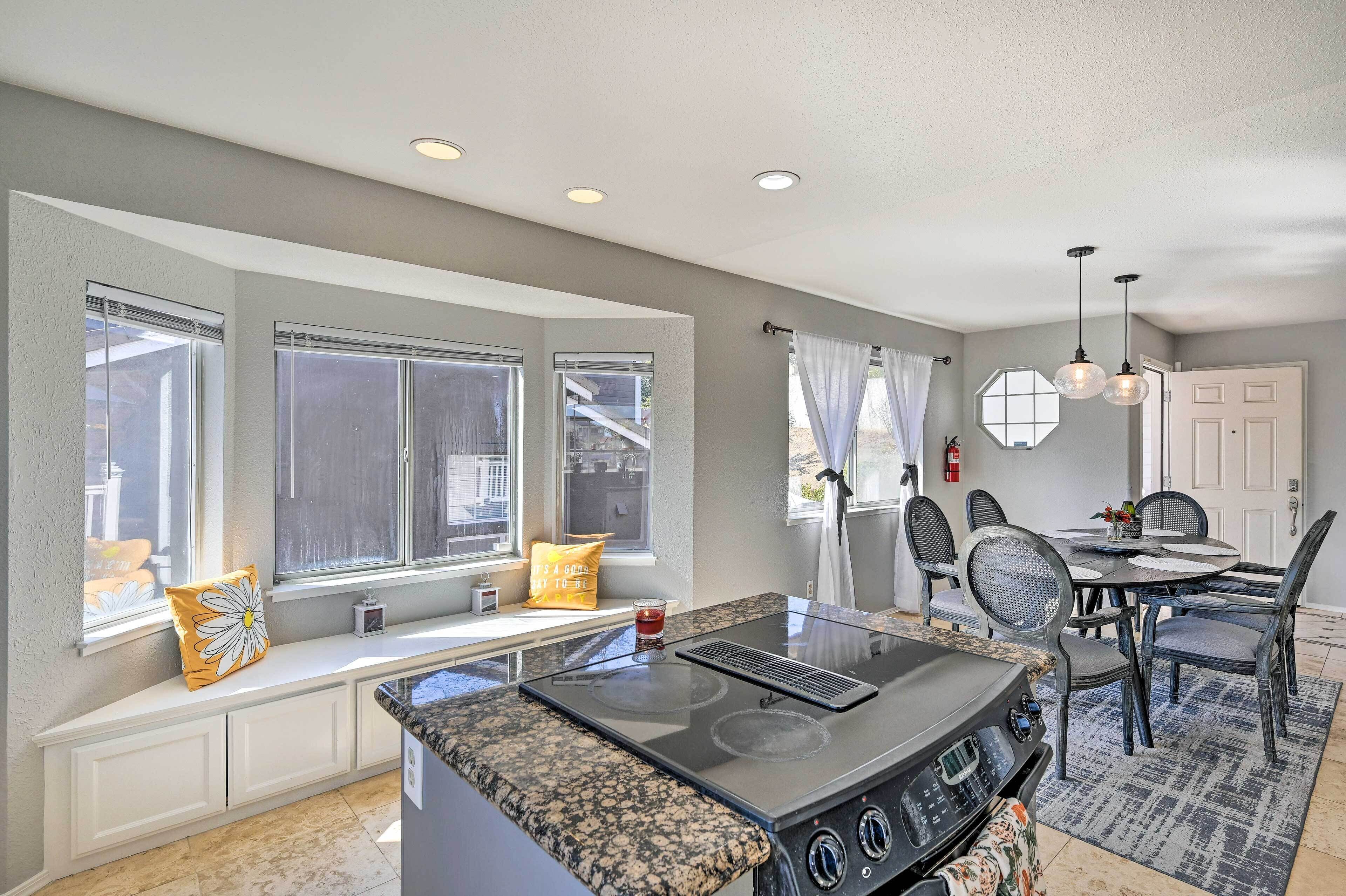 Bright Bay Point Home w/ Deck & Gas Grill!