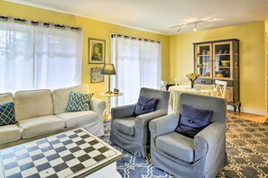 House (2 Bedrooms) | Interior - Bainbridge Island Abode < 1 Mi to Winslow! (Bainbridge Island)