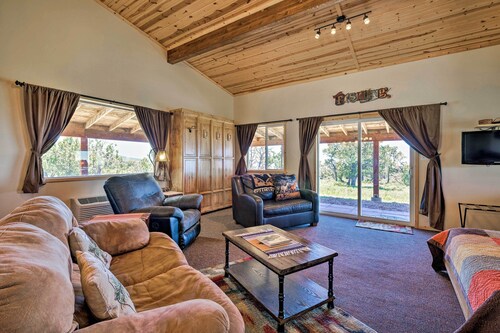 5-acre Moab Studio w/ BBQ & Stunning Mtn Views