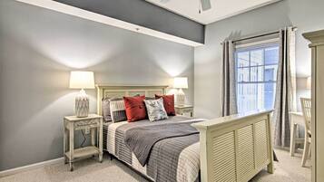 Apartment (3 Bedrooms) | 3 bedrooms, desk, laptop workspace, iron/ironing board