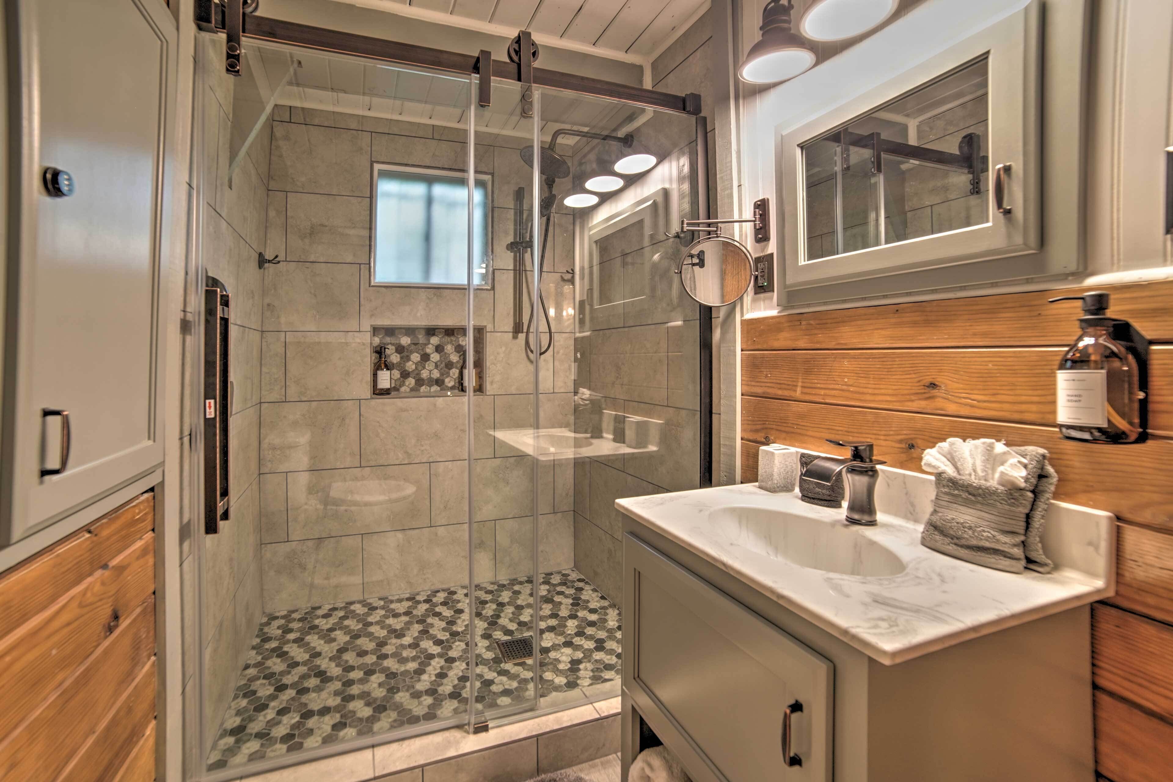 A-frame Gatlinburg Cabin w/ Deck & Private Hot Tub