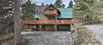 Black Hills Hideaway w/ Wraparound Deck & Hot Tub!