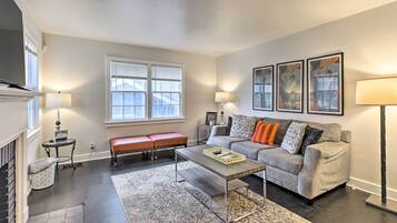 Cottage (3 Bedrooms) | Living area | TV, fireplace