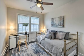 コテージ (3 Bedrooms) | 3 室のベッドルーム、ノートパソコン用作業スペース、アイロン / アイロン台、ベッドシーツ