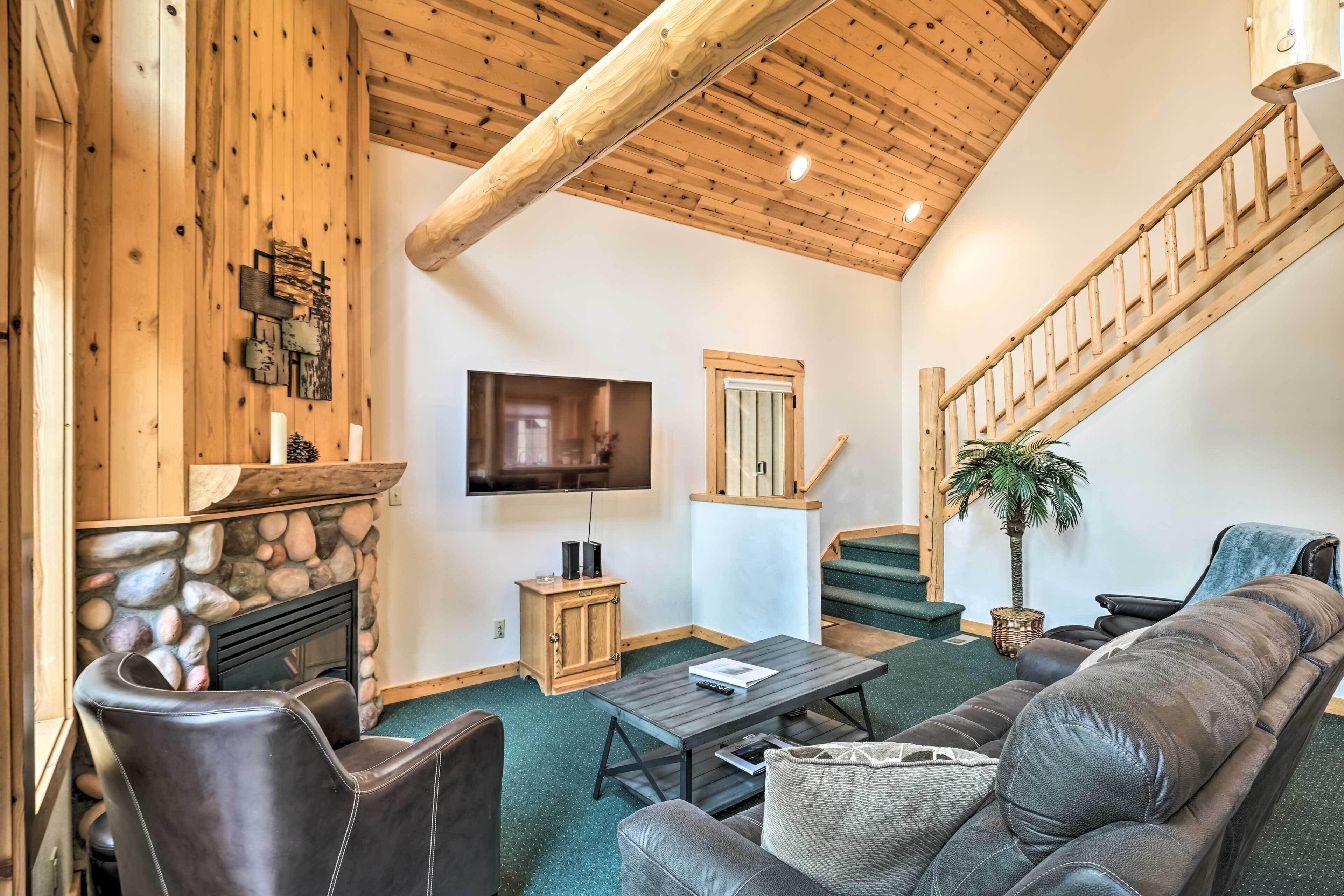 Chalet at Running Y Resort w/ Wraparound Deck!