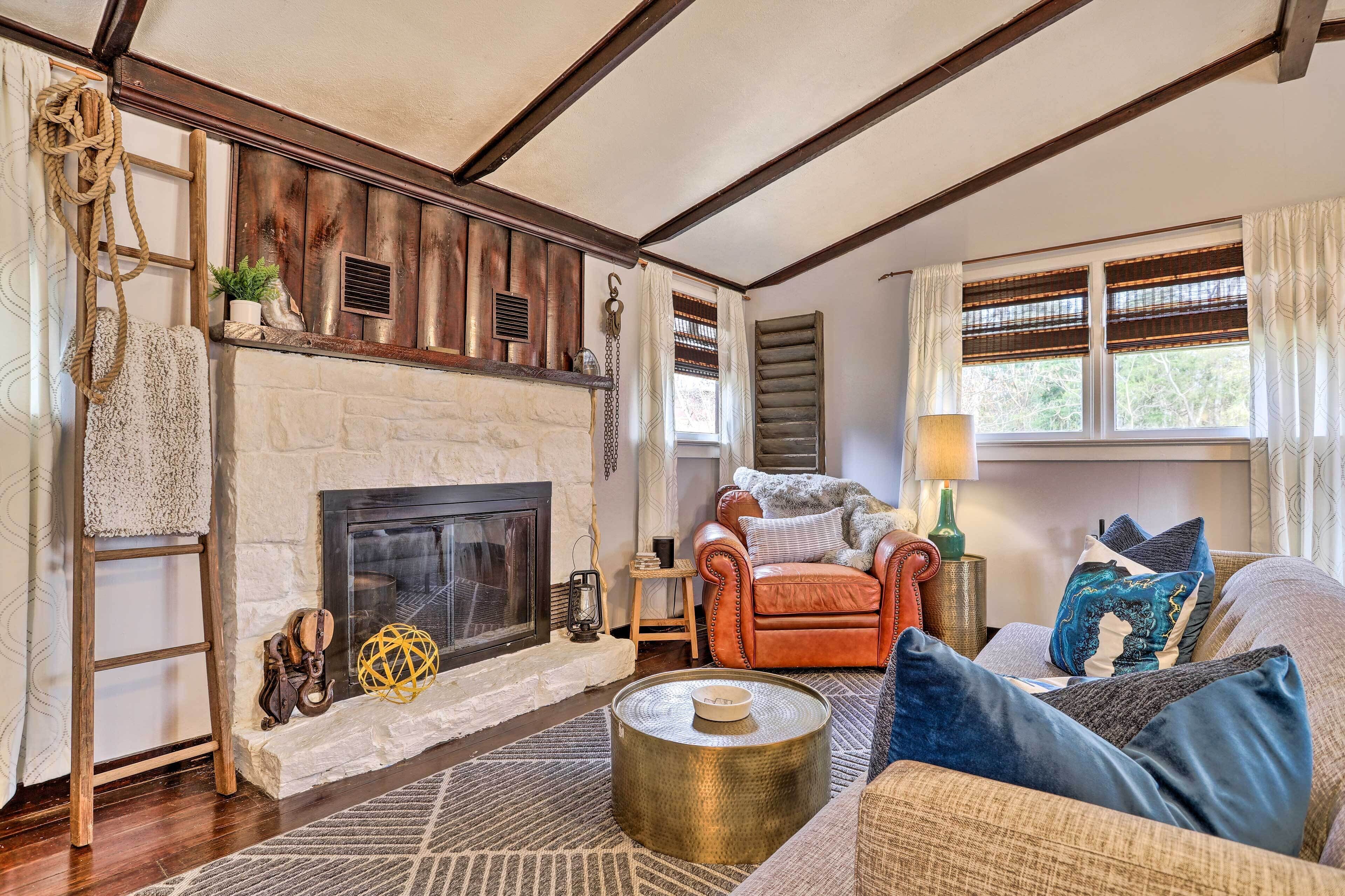 Calming Shenandoah Valley Cabin w/ Hot Tub!