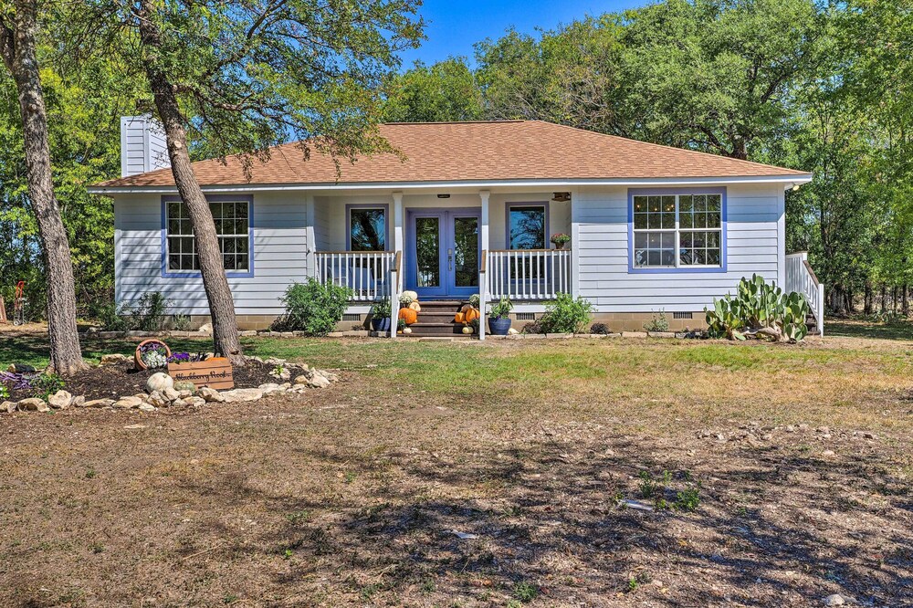 Charming Cottage Retreat: 4 Mi to Dtwn Salado