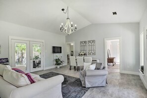 Cottage (2 Bedrooms) | Interior - 'blackberry Roost' Home ~ 4 Mi to Downtown Salado (Salado)