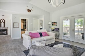 Cottage (2 Bedrooms) | Interior - 'blackberry Roost' Home ~ 4 Mi to Downtown Salado (Salado)