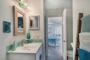 Interior - 'blackberry Roost' Home ~ 4 Mi to Downtown Salado (Salado)