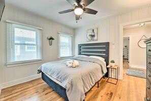 House (3 Bedrooms) | 3 bedrooms, iron/ironing board, free cribs/infant beds, bed sheets - Chic Charlotte Retreat < 3 Miles to Downtown! (Charlotte)