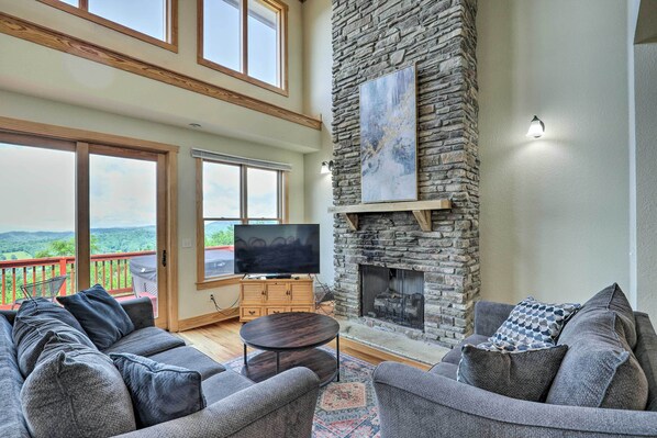 Apartment (3 Bedrooms) | Interior - Getaway Chalet in Mars Hill w/ Hot Tub & Views! (Mars Hill)