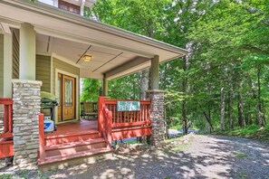 Interior - Getaway Chalet in Mars Hill w/ Hot Tub & Views! (Mars Hill)