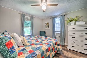 Cottage (2 Bedrooms) | Interior - Charming Waynesville Cottage < 2 Mi to Main St (Waynesville)