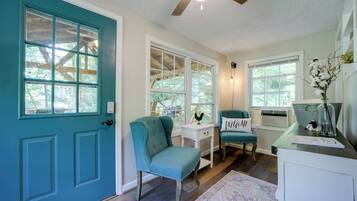 Cottage (2 Bedrooms) | Interior