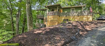 Charming Maggie Valley Getaway w/ Fire Pit!