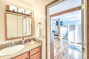 Cottage (0 Bedroom) | Interior - Cozy Cottage Studio: Stunning Mountain Views! (Hamilton)