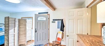 Cozy Cottage Studio: Stunning Mountain Views!